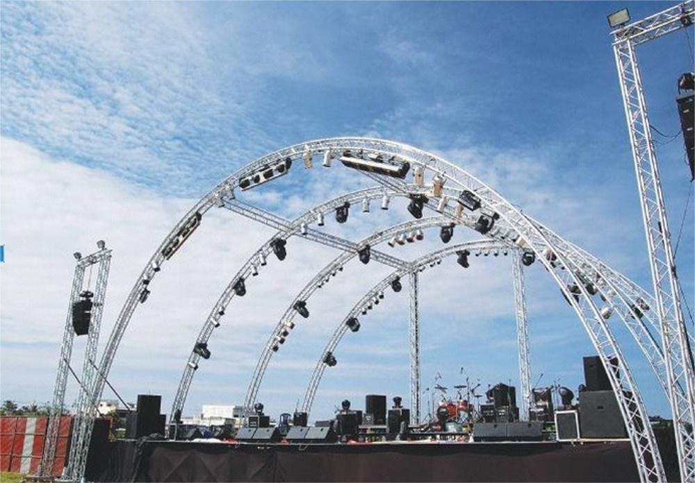 curve roof concert stage