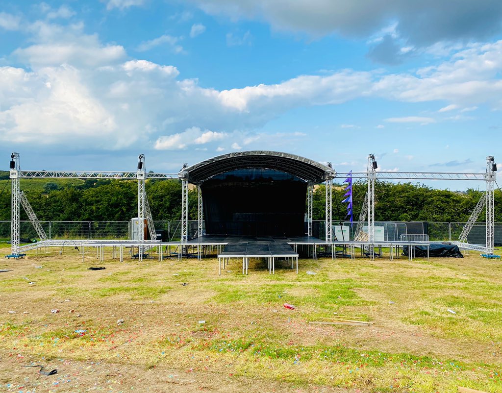 curve roof stage