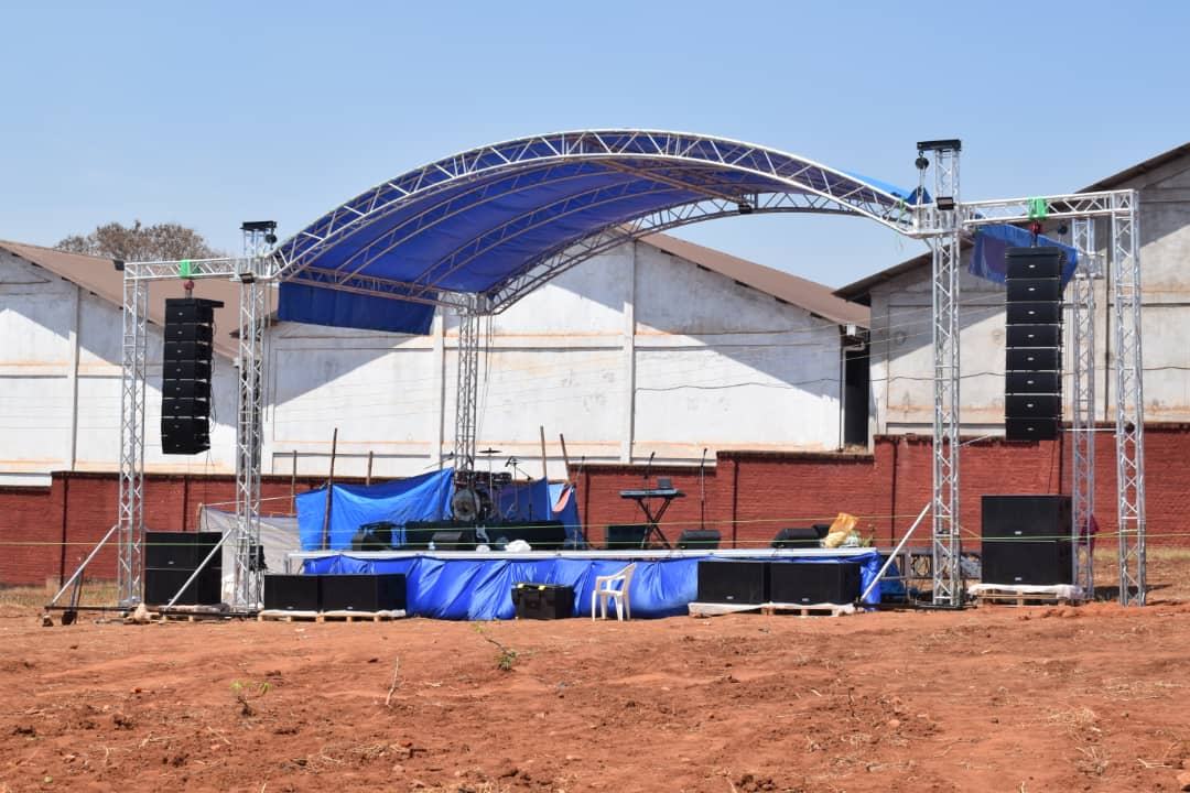 curve roof stage